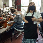 escuela-de-joyeria-alumna-y-profesora escuela-de-joyeria-alumna-y-profesora